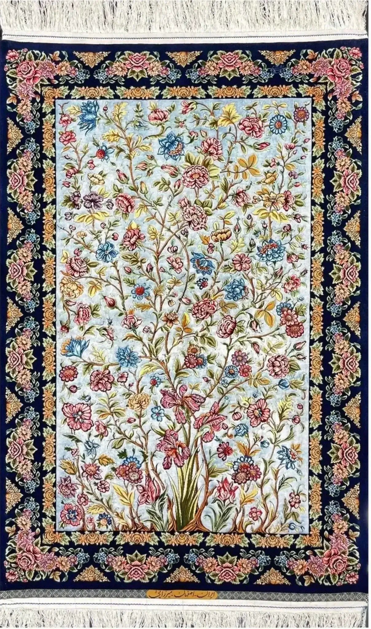 Luxury Persian rug hand-knotted in Isfahan, size 175 cm x 110 cm, available for sale